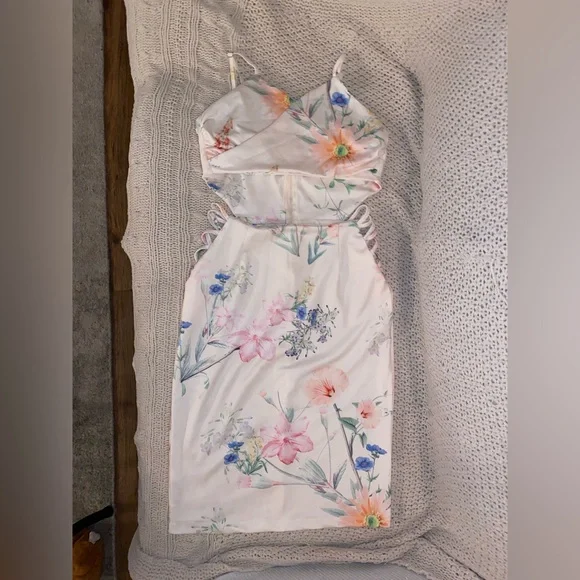 super cute floral dress with cutouts - Picture 1 of 9